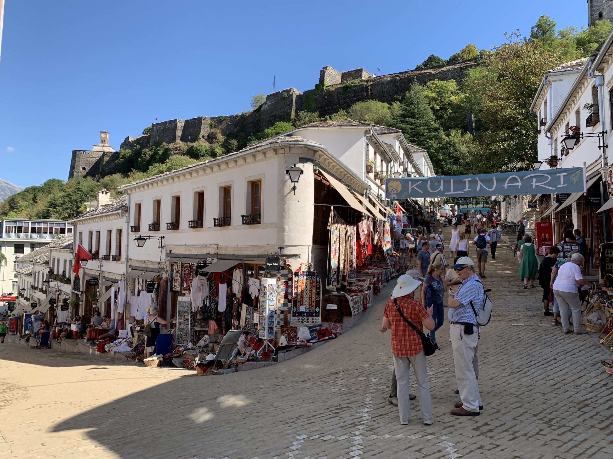 ジロカストラ（昼）